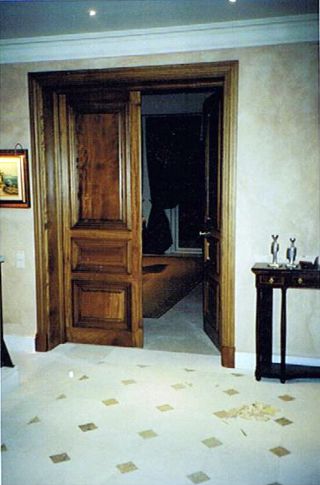 puerta interior de casa hecho por Carpintería Arce